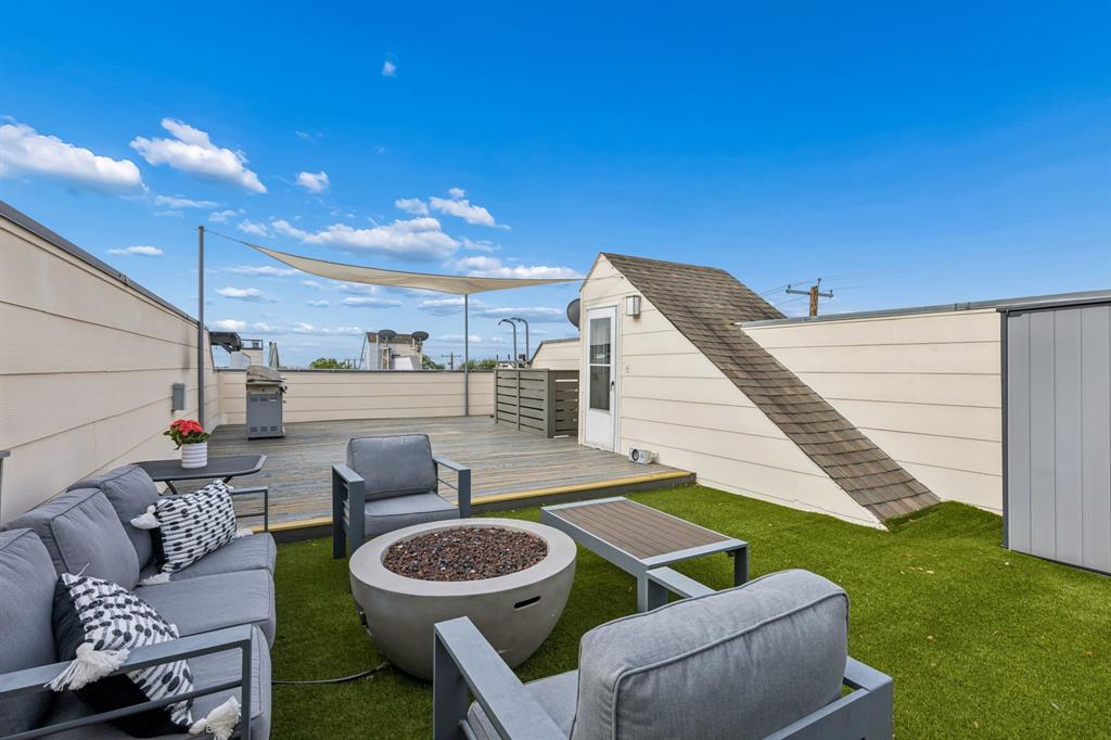 Lewis Court Twnhms - Residential