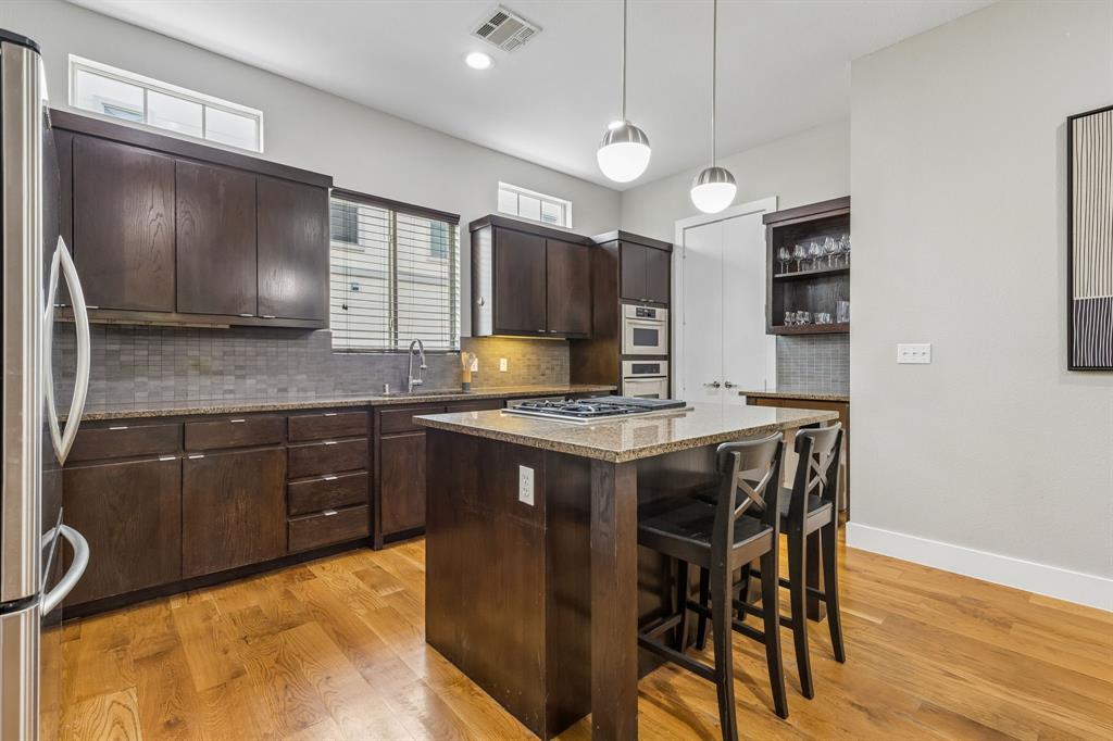 Lewis Court Twnhms - Residential