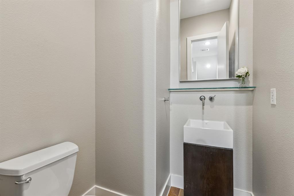 Lewis Court Twnhms - Residential