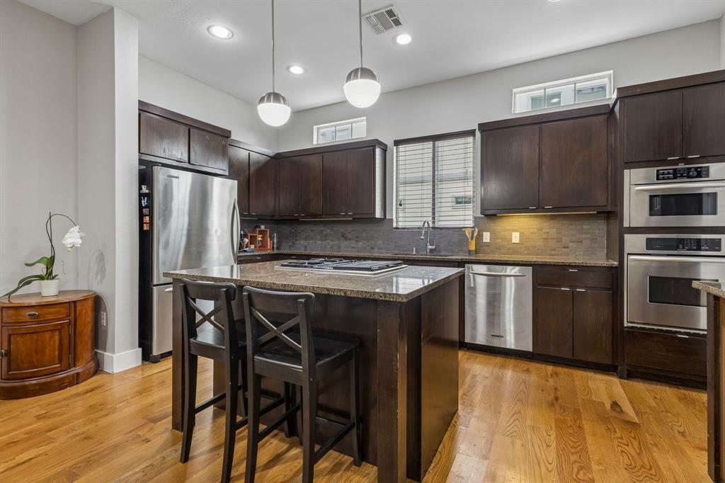 Lewis Court Twnhms - Residential