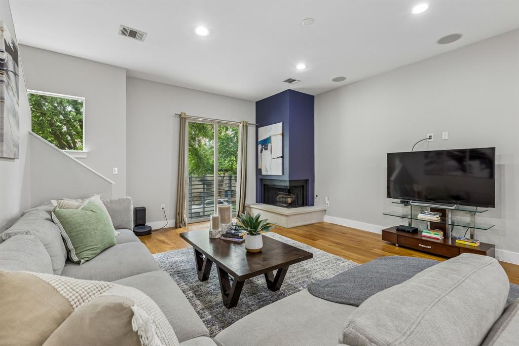 Lewis Court Twnhms - Residential