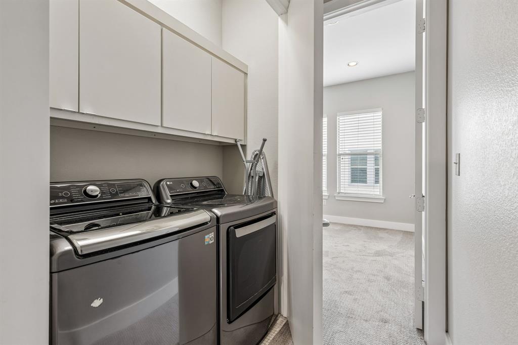 Lewis Court Twnhms - Residential