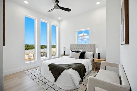 Tiny photo for 312 N Lancaster Avenue, Dallas, TX 75203 (MLS # 21046966)