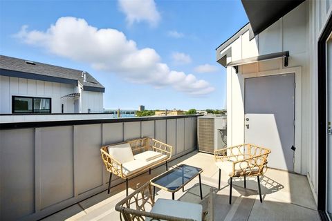 Tiny photo for 312 N Lancaster Avenue, Dallas, TX 75203 (MLS # 21046966)