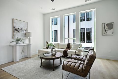 Tiny photo for 312 N Lancaster Avenue, Dallas, TX 75203 (MLS # 21046966)