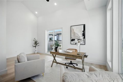 Tiny photo for 312 N Lancaster Avenue, Dallas, TX 75203 (MLS # 21046966)