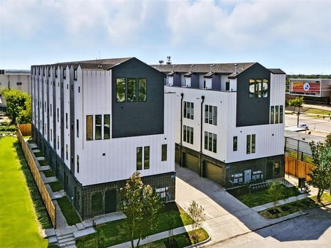 312 N Lancaster Avenue Dallas TX 75203
