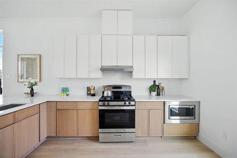 Tiny photo for 312 N Lancaster Avenue, Dallas, TX 75203 (MLS # 21046966)