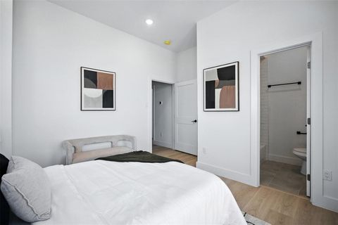 Tiny photo for 312 N Lancaster Avenue, Dallas, TX 75203 (MLS # 21046966)