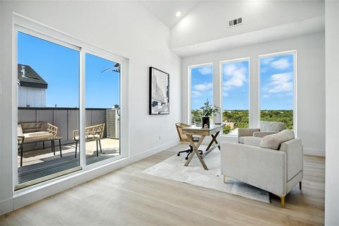 Tiny photo for 312 N Lancaster Avenue, Dallas, TX 75203 (MLS # 21046966)