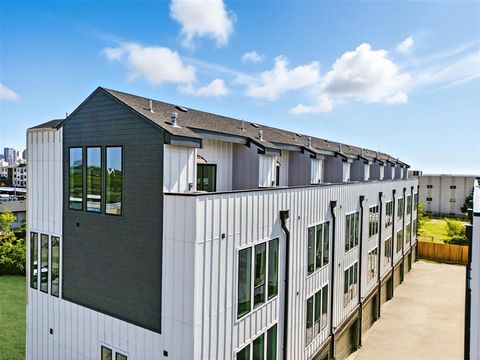 Tiny photo for 312 N Lancaster Avenue, Dallas, TX 75203 (MLS # 21046966)