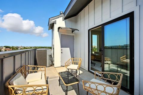 Tiny photo for 312 N Lancaster Avenue, Dallas, TX 75203 (MLS # 21046966)