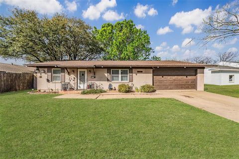 2638 Crestbrook Lane Grand Prairie TX 75052