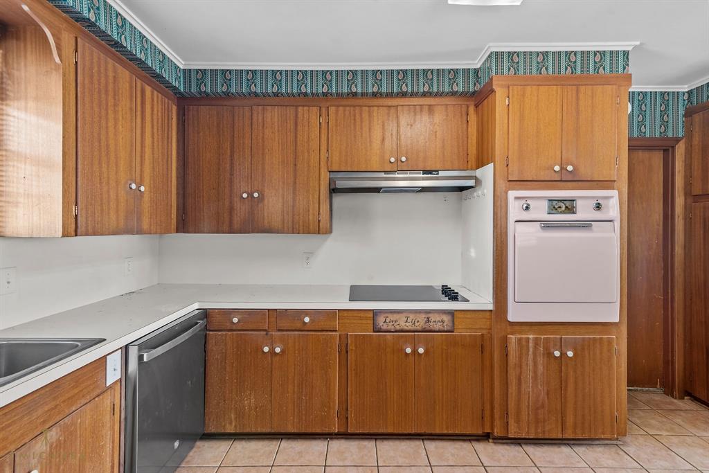 Swedes Broadmoor Terrace Sub - Residential Lease