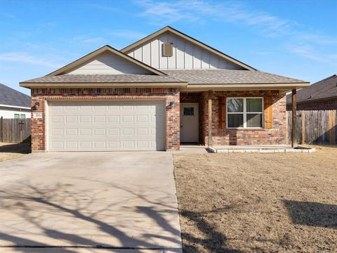 86 Tremont Street Cleburne TX 76031