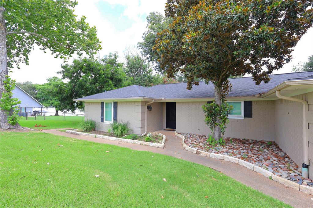 118 Guadalupe Drive