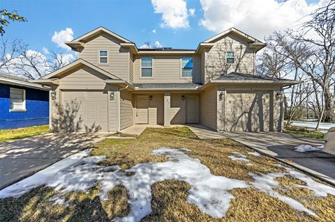 Photo of 727 W Johnson Street #A, Denison, TX 75020 (MLS # 21199804)