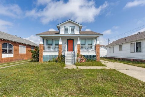 Photo of 5106 Avenue O, Galveston, TX 77551 (MLS # 21261151)