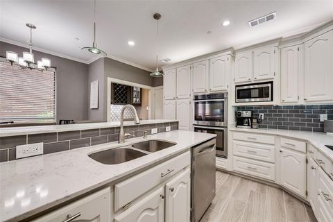 Property photo of 17060 Upper Bay Road, Addison, TX 75001