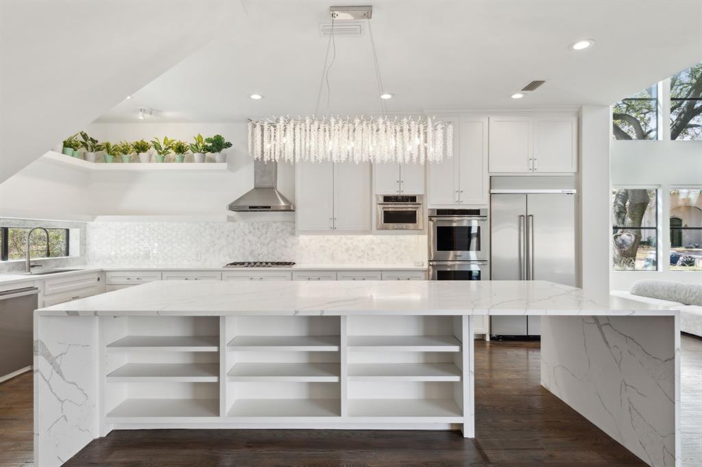 6441 Royalton Drive