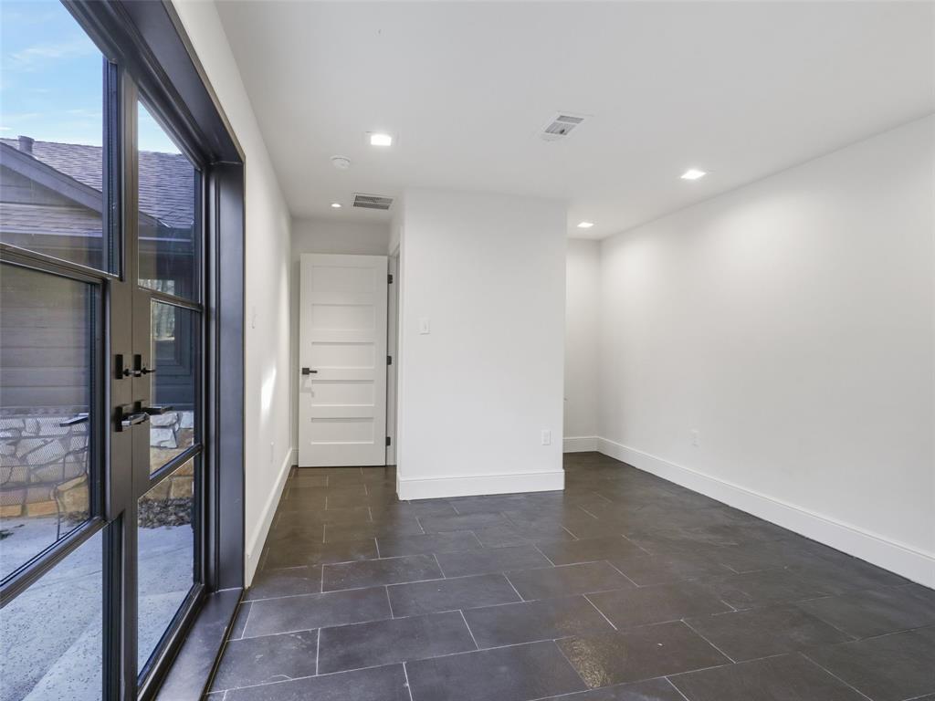 Springfield - Commercial Sale