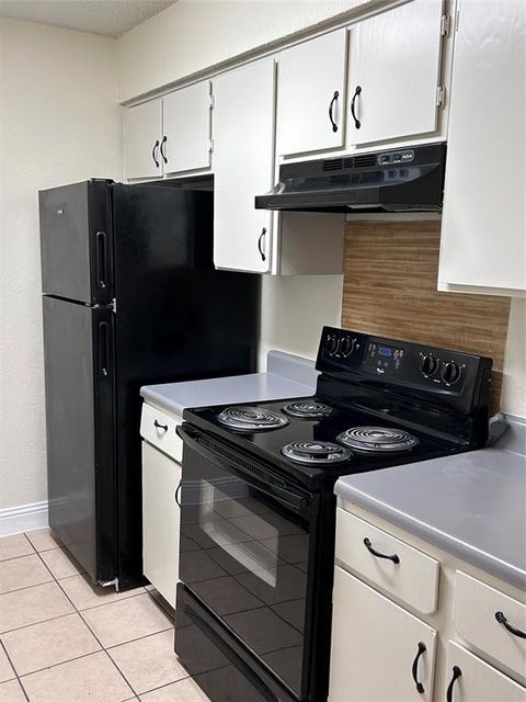 Photo of 607 Mcqueary Street, Arlington, TX 76012 (MLS # 21261197)