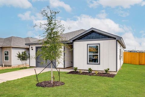 Photo of 8316 White Wolf Trail, Ponder, TX 76259 (MLS # 21227580)