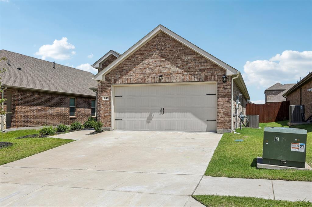 609 Gracious Glen