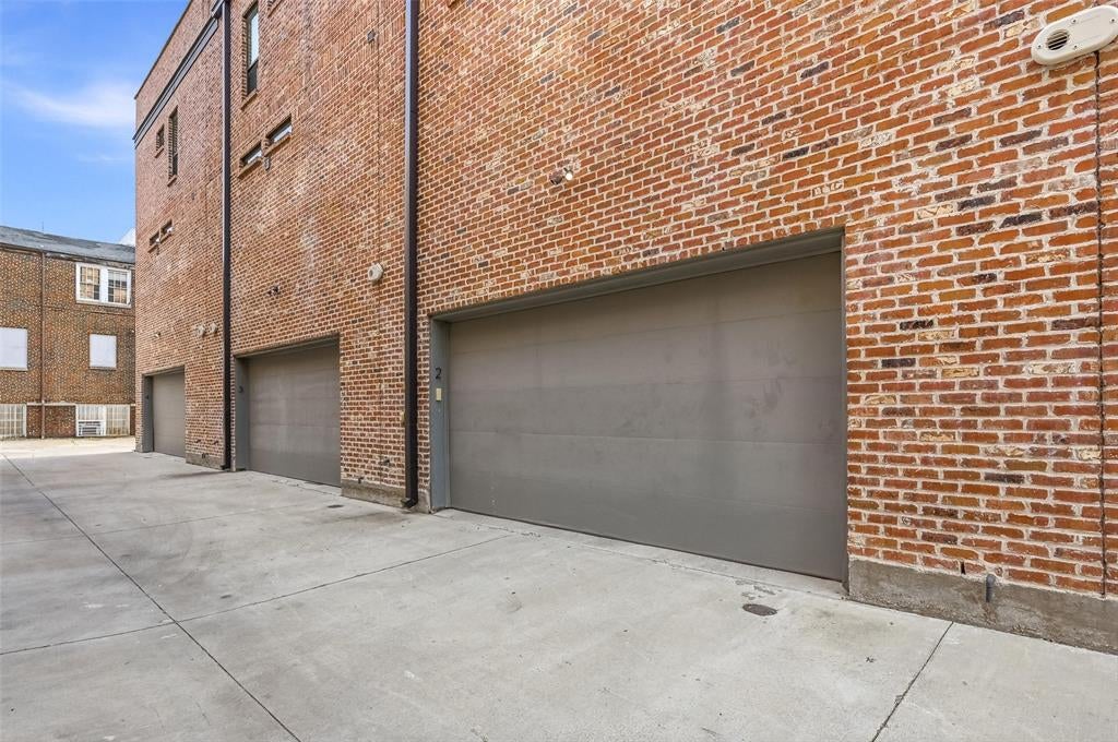 1900 Caddo Street 2