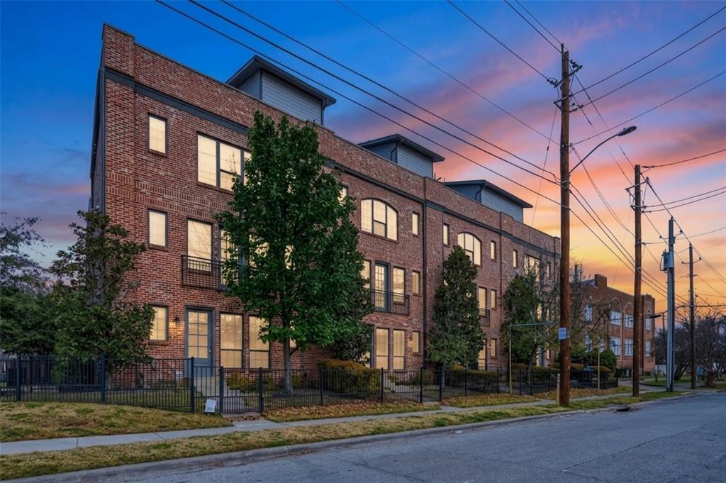 1900 Caddo Street 2