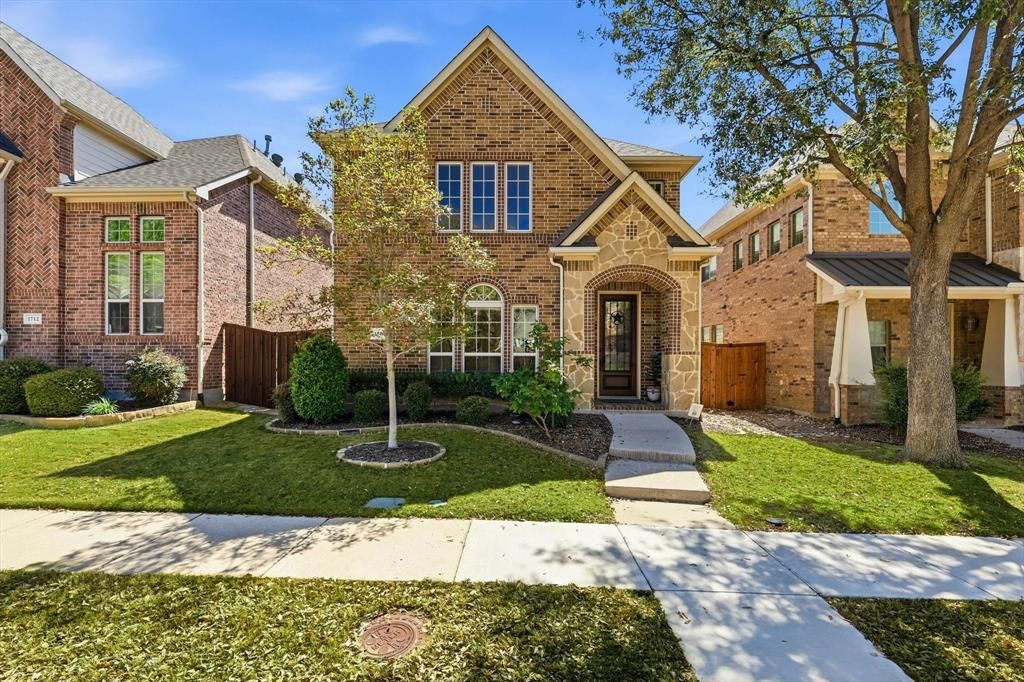 Photo of 1708 Snow Owl Court, Carrollton, TX 75010 (MLS # 21215505)