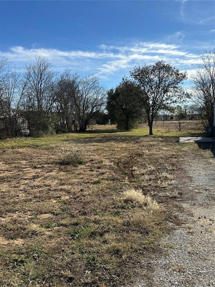 Oversized lot in Whitesboro ready to build.  City taps in place.  Grab your builder or if you an investor this lot is ready.  Right on the edge of town close to Whitesboro Schools and walking distance to downtown.