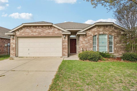 Photo of 8221 Mule Deer Run, Fort Worth, TX 76179 (MLS # 21408705)