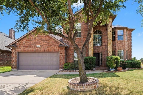 Photo of 10041 Red Bluff Lane, Fort Worth, TX 76177 (MLS # 21421648)