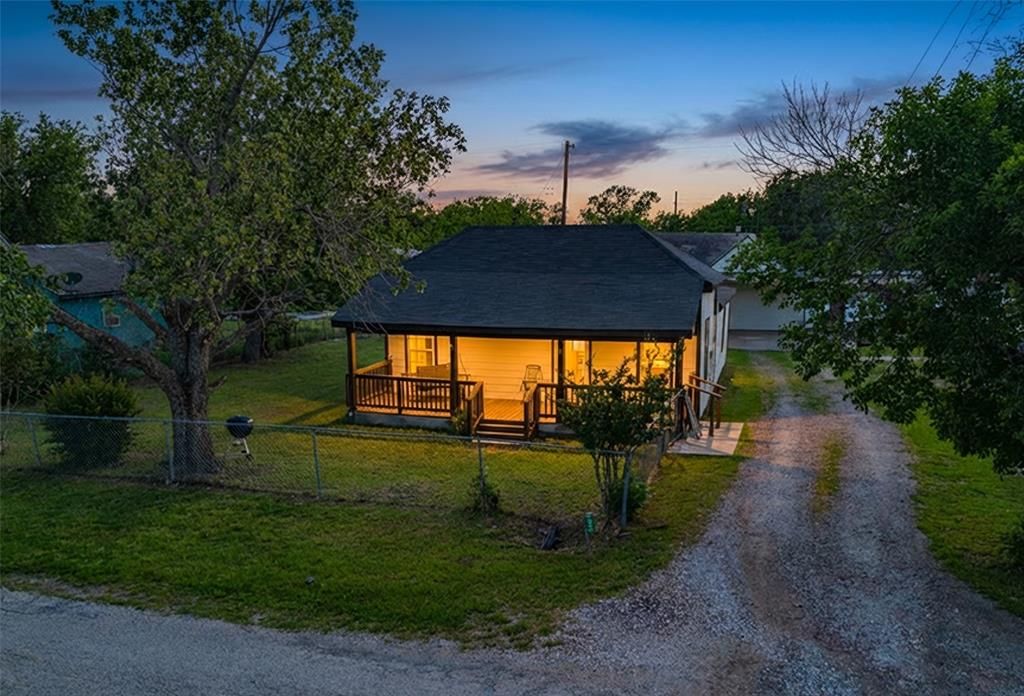 Photo of 300 S Wall Street, Itasca, TX 76055 (MLS # 21251622)