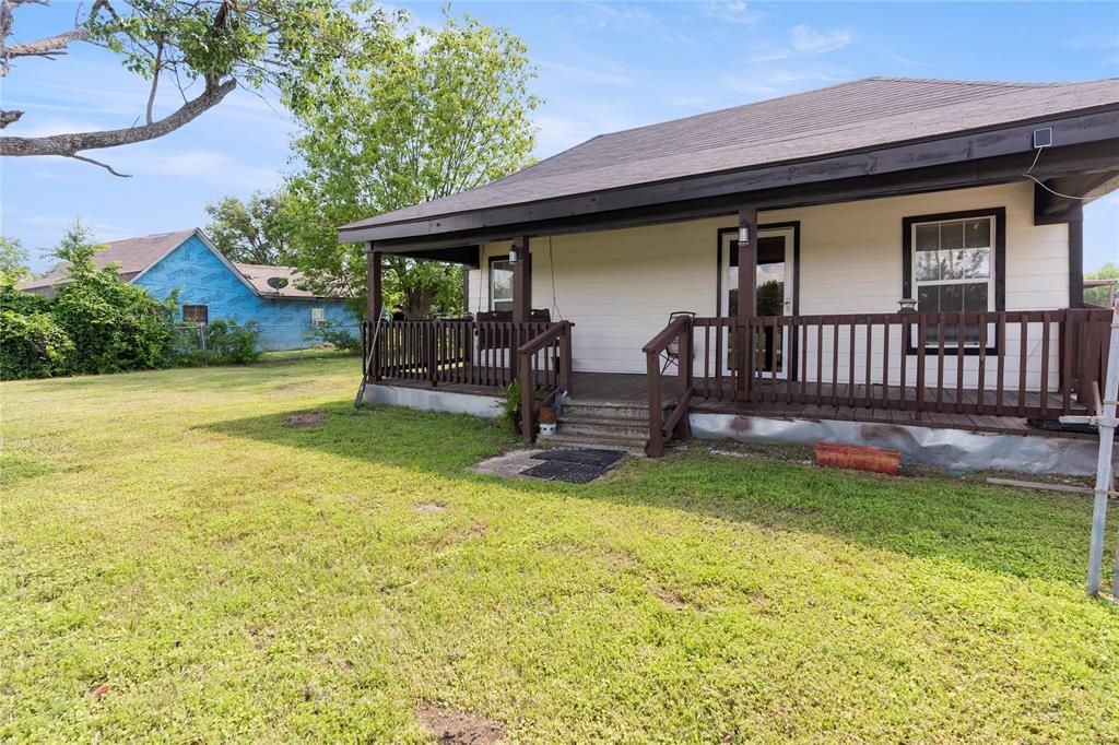 Photo of 300 S Wall Street, Itasca, TX 76055 (MLS # 21251622)