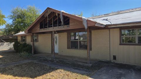 809 W Liveoak Street Coleman TX 76834