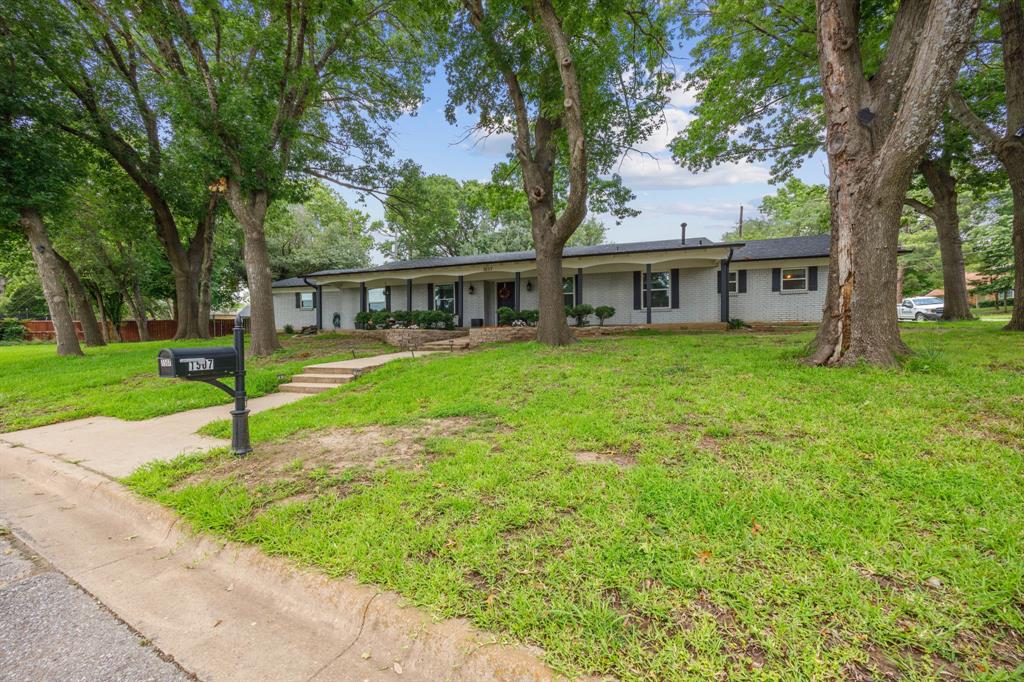 1507 Greenbrier Drive