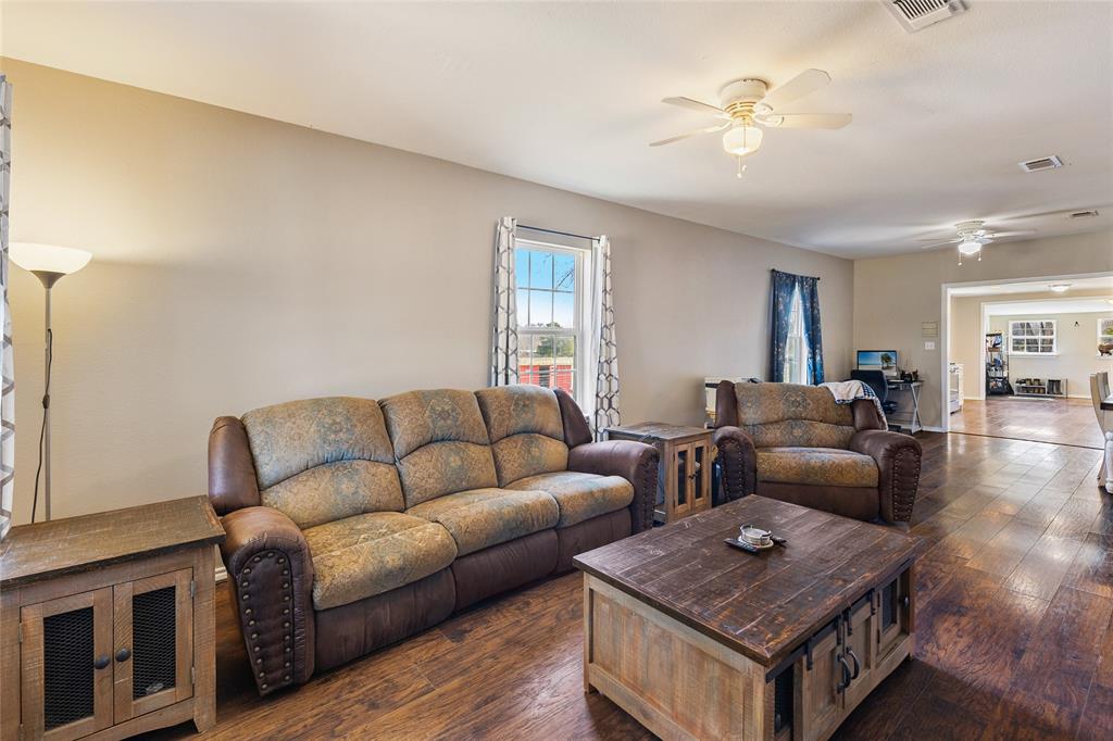 711 Farm Road 1510