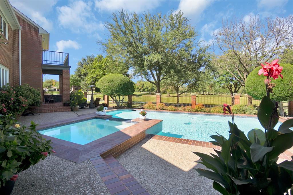 Club Manor - Residential