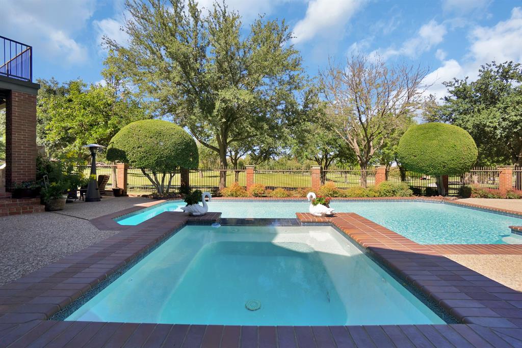 Club Manor - Residential