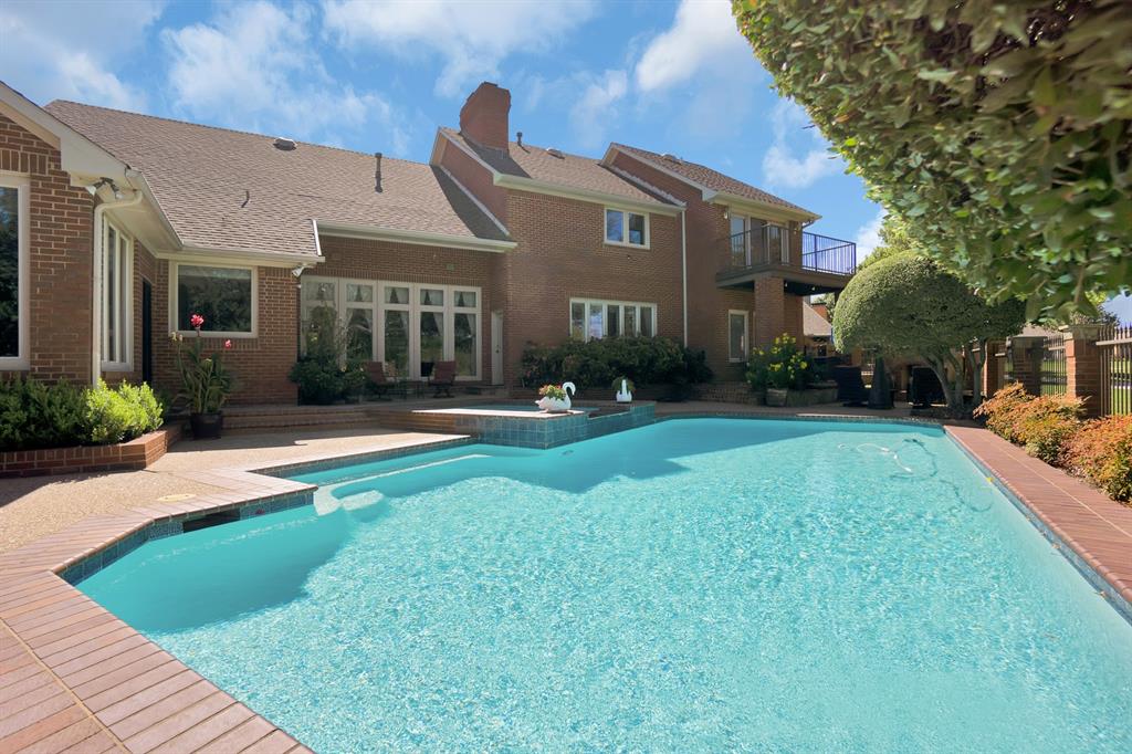 Club Manor - Residential