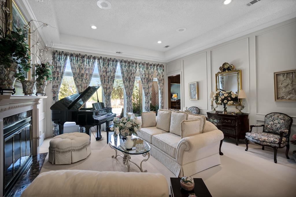 Club Manor - Residential