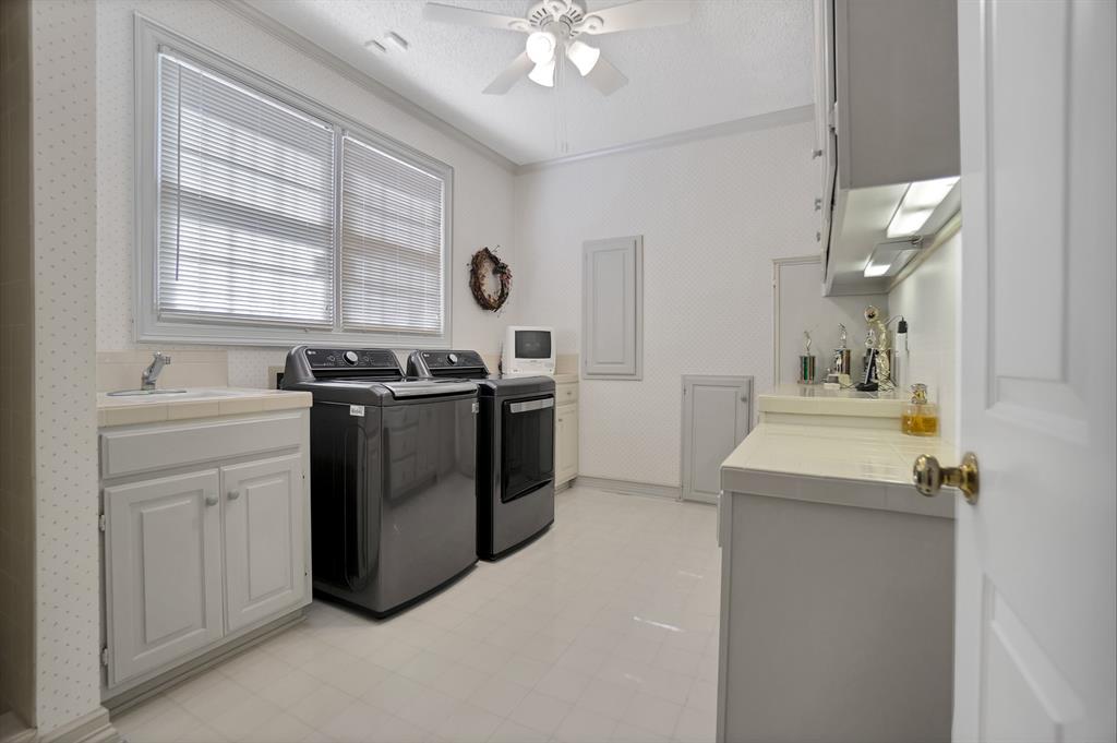 Club Manor - Residential