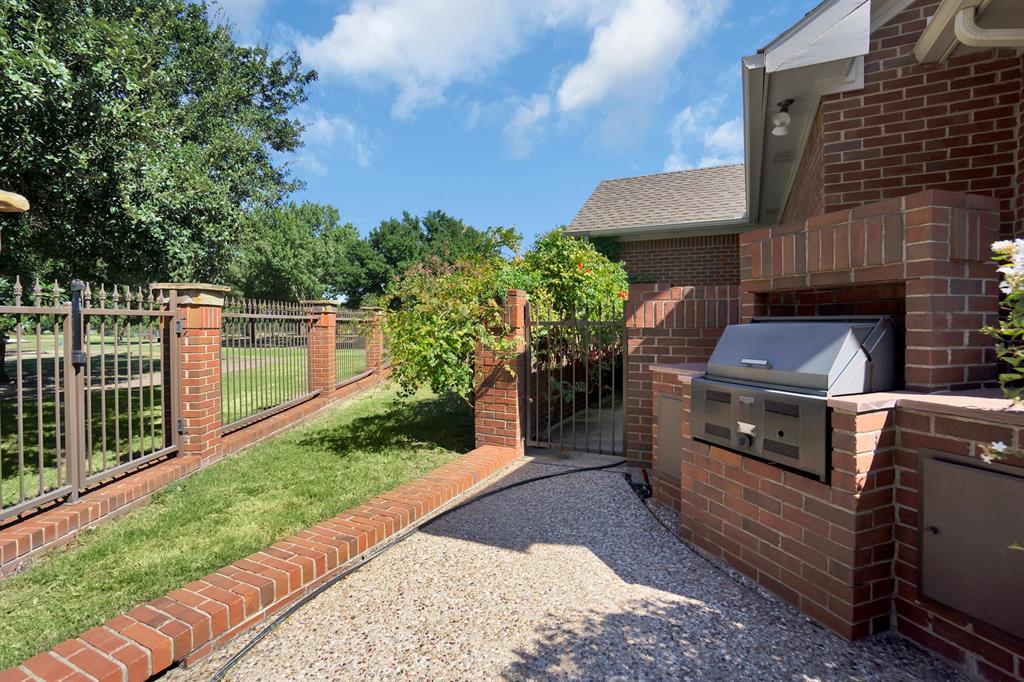 Club Manor - Residential