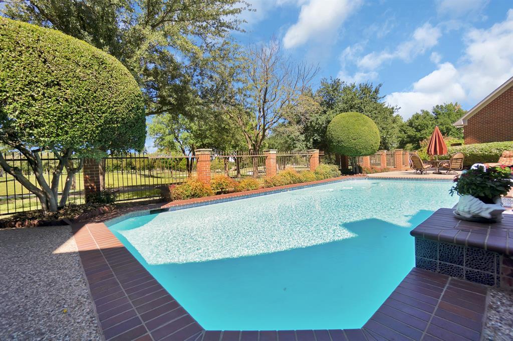 Club Manor - Residential