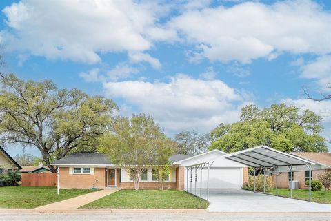 2102 S High Street Brady TX 76825