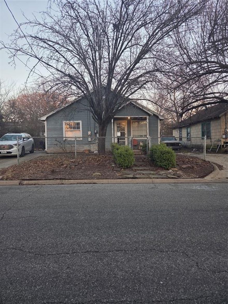 *****2 HOUSES FOR THE PRICE OF 1*****  BRING ALL OFFERS!!!!!!!!!!

AS IS sale.