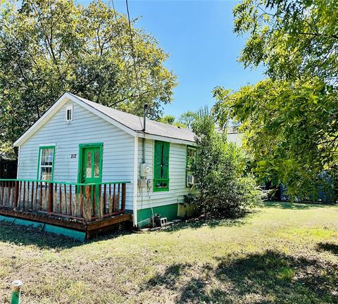 212 Rosa Street Waxahachie TX 75165