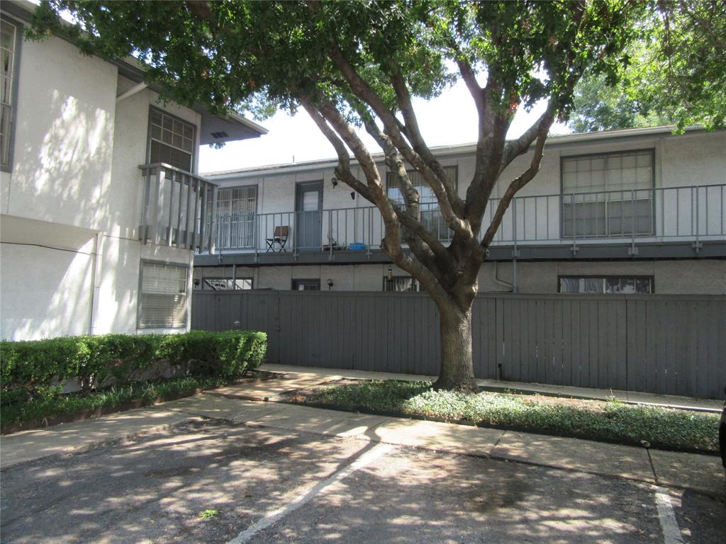 VALLEY VIEW CONDOMINIUM PH I - Residential Lease